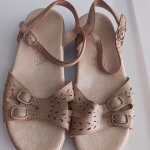 SAS woman's light tan ankle strap sandals Size 8.5